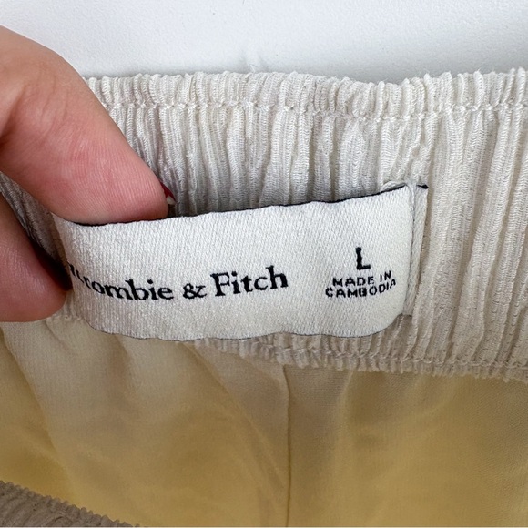 Abercrombie Crinkle Textured Pull On Pant Wide Leg Cream Off White Large - Picture 4 of 8